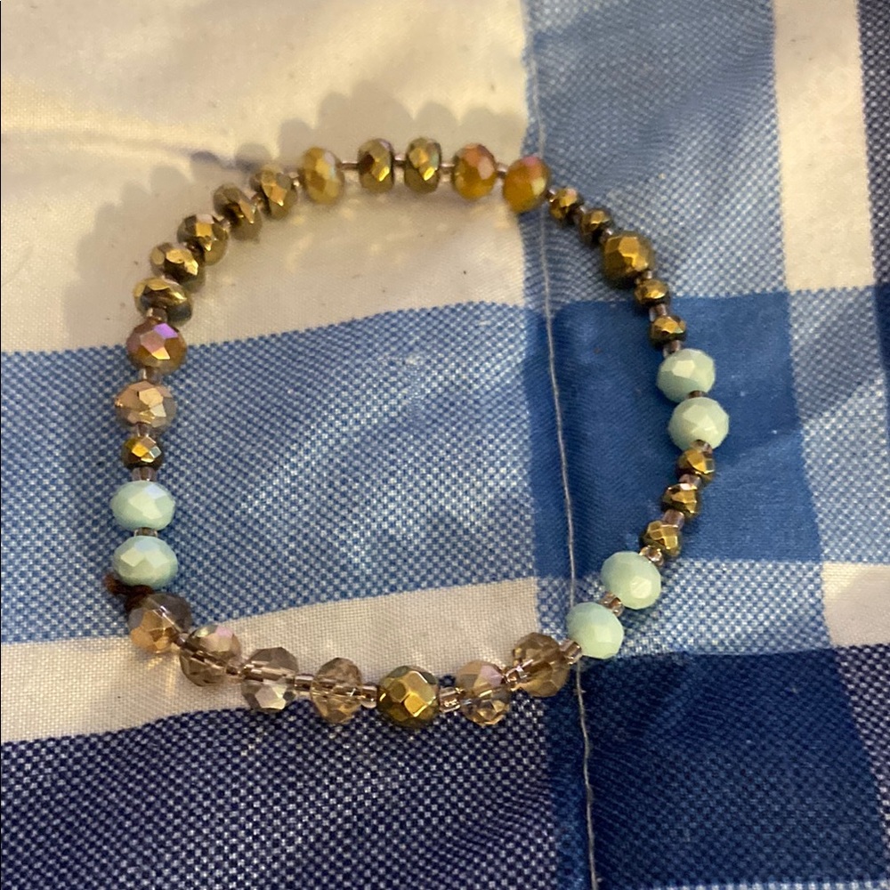 Elegant Beaded Bracelet in Gold and Blue